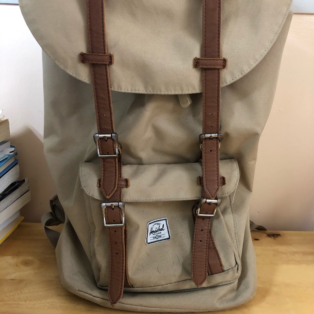 Herschel Backpack - Picture 2 of 4